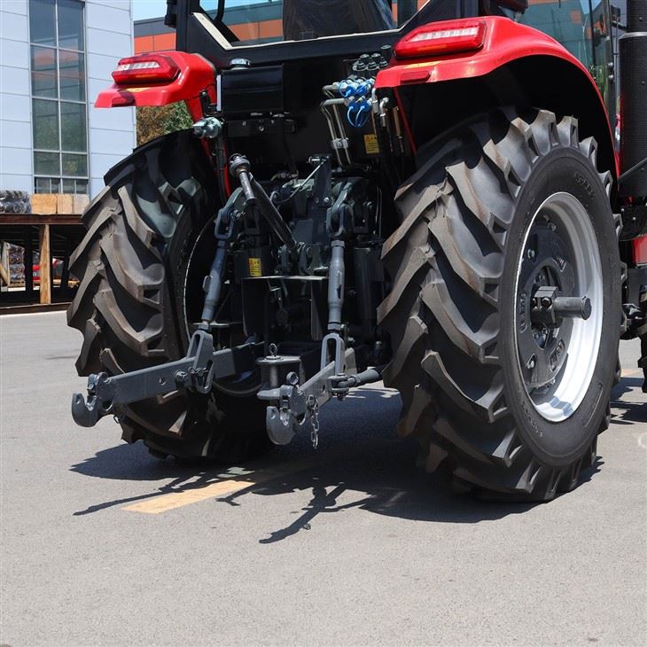 Comfortable Operation Wheel Tractor Agricultural Lawn Mower 4WD Automatic Gear Drive 50HP Compact Tractor high quality